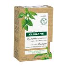 Klorane - Ortie - Shampoing masque lavant absorbant 2 en 1 à la poudre d’Ortie BIO – cuir chevelu gras 24gr